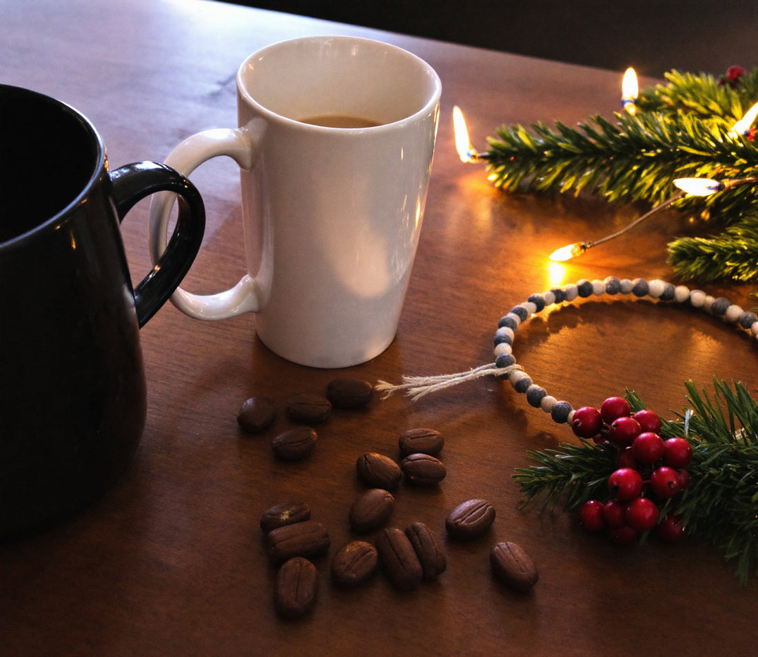 DIY Weihnachtskaffee Rezepte: Schritt-für-Schritt-Rezepte, um köstliche weihnachtliche Kaffeegetränke zu Hause zuzubereiten.