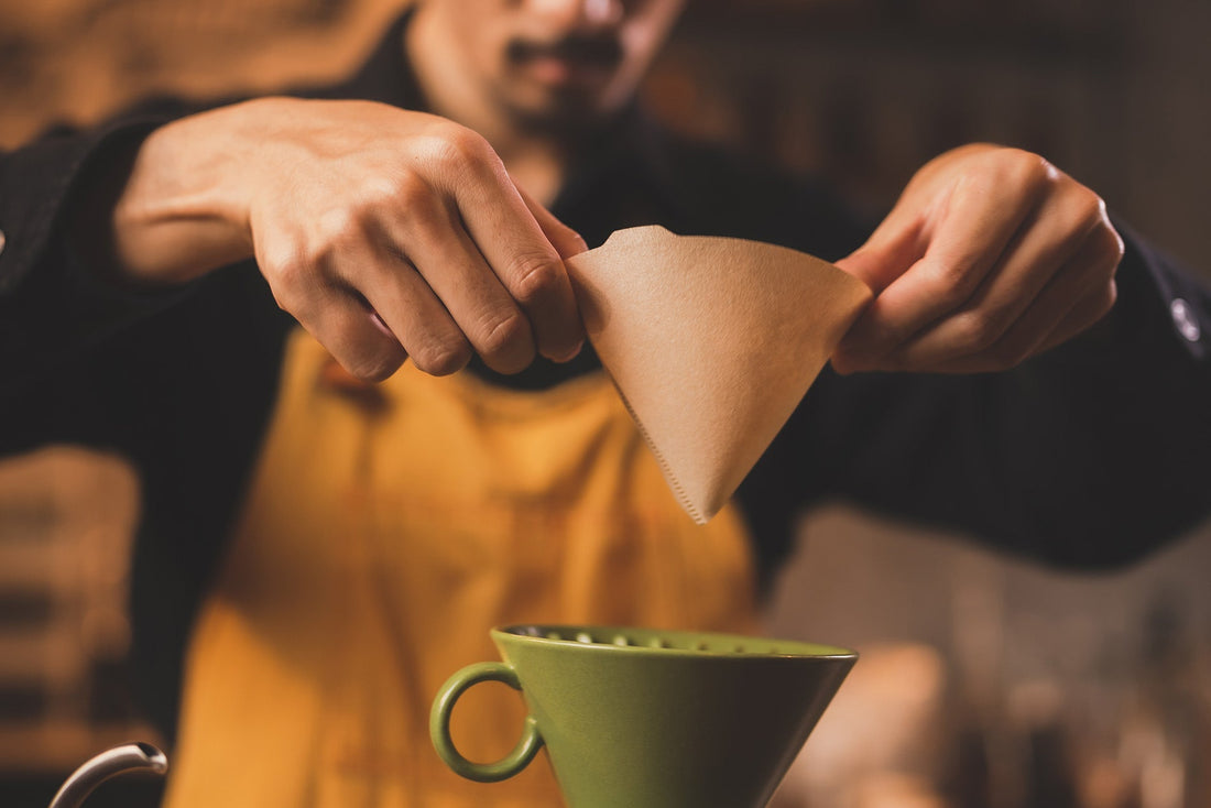 Welche Filtertypen gibt es für Pour Over? Überblick über die verschiedenen Arten von Filtern (Papier, Metall, Stoff) und ihre Eigenschaften.