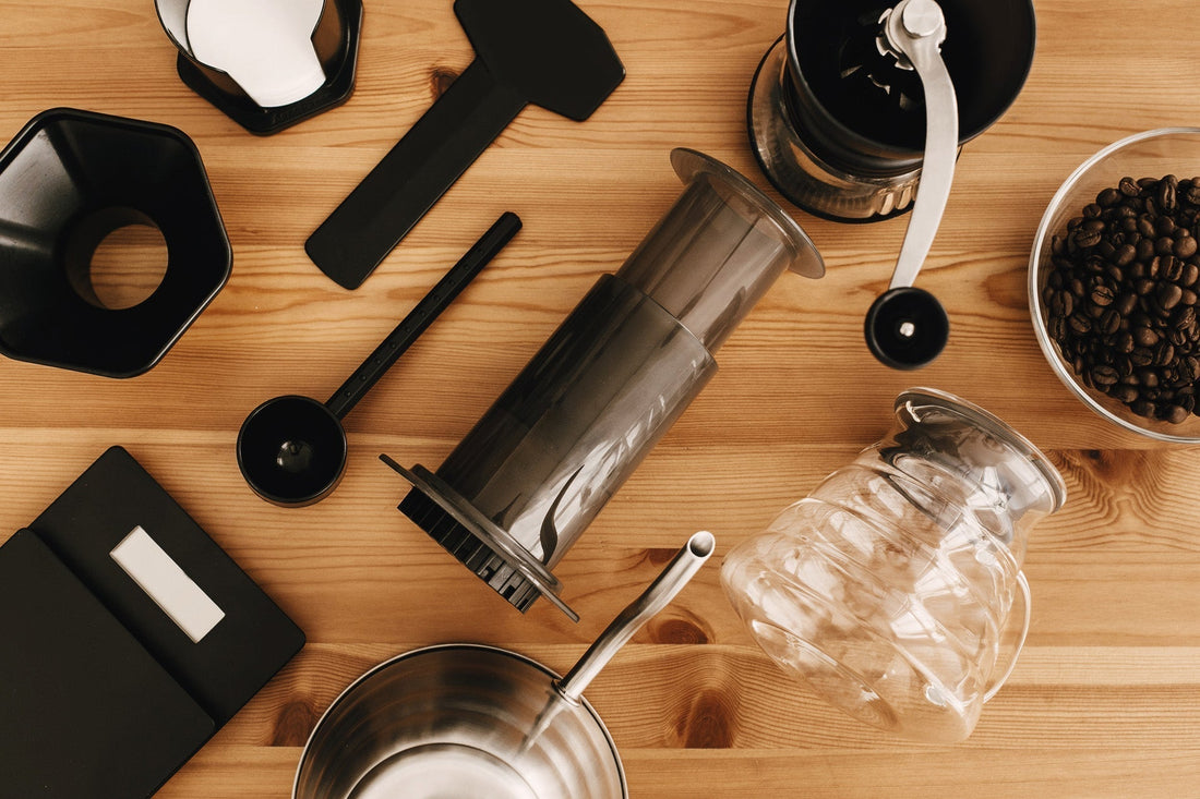 Das beste Zubehör für die Pour-Over-Zubereitung, von Waagen bis Kannen.
