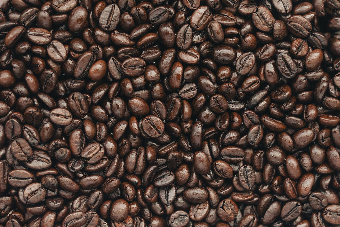 Dunkle Röstungen für Pour Over: Tipps, wie man dunkle Röstungen optimal für Pour Over einsetzt und den Geschmack intensiviert.